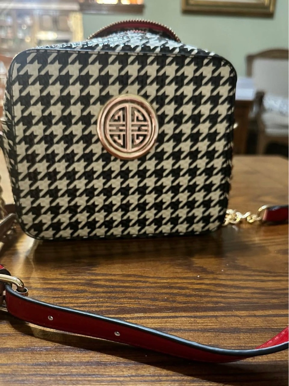 Source Unknown Black and White Houndstooth Crossbody with Red Strap